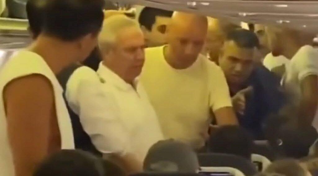 Uçakta çıkan hengamede Aziz Yıldırım ortada kaldı