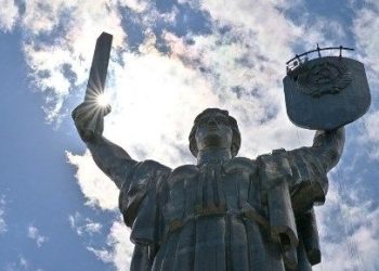 Ukrayna’daki ikonik anıtın ismi değiştiriliyor