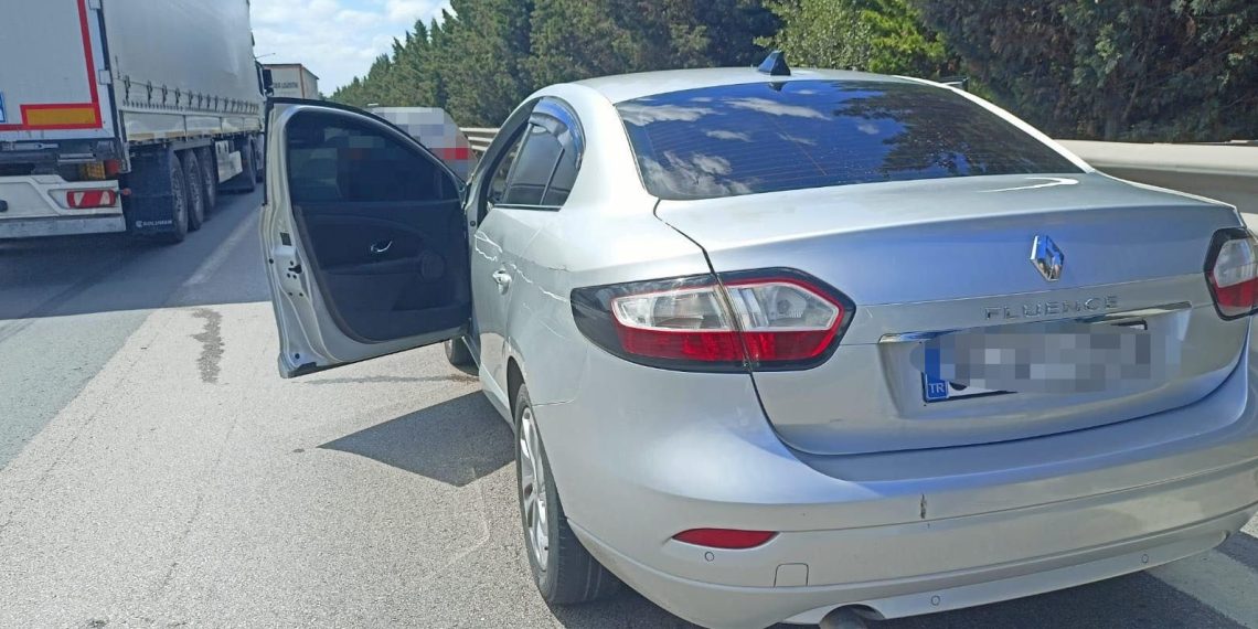 Uyuşturucu taşıdığı arabası TEM’de bırakıp kaçtı