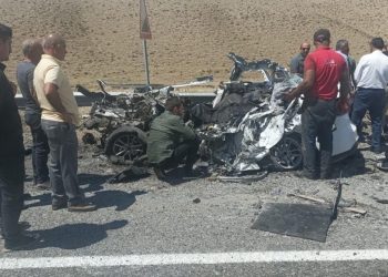 Van’da askeri araç ile araba çarpıştı: 1 meyyit, 12 asker yaralı