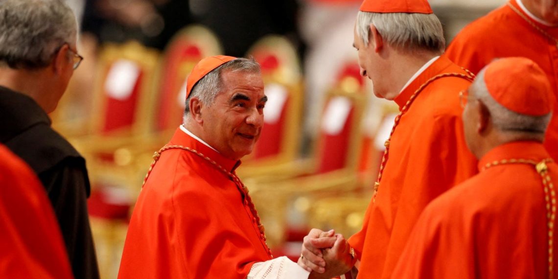 Vatikan’da yolsuzluk skandalına karışan Kardinal Becciu için 7 yıl 3 ay mahpus cezası istendi