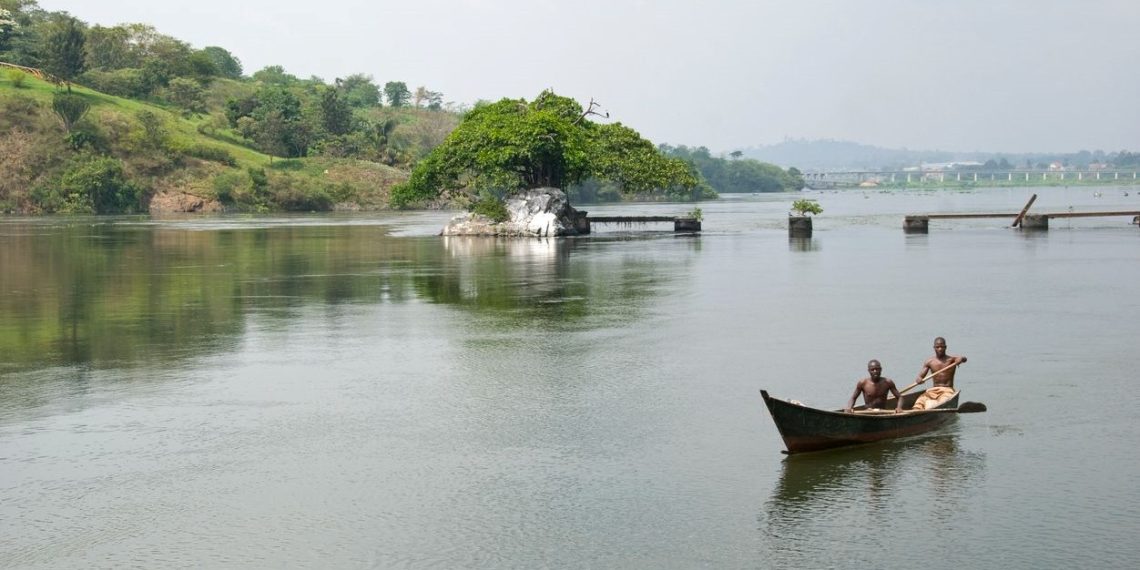 Viktorya Gölü’nde 2 teknenin batması sonucu 6 kişi kayboldu