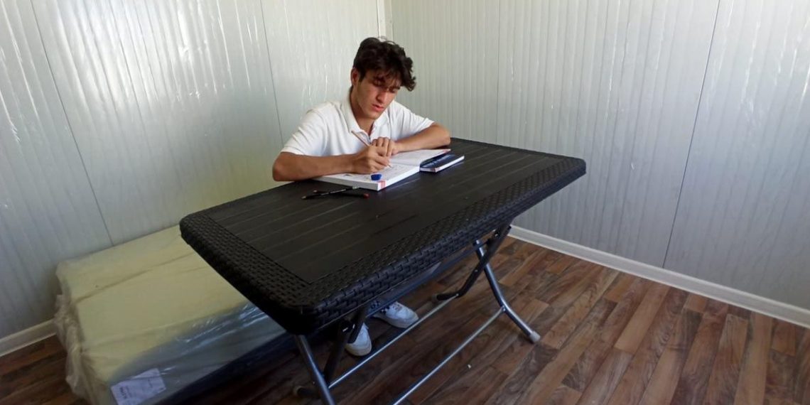 YKS’ye çadırda hazırlanan depremzede Türkiye 18’incisi oldu