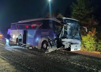 Yolcu otobüsü ile traktör çarpıştı: Meyyit ve yaralılar var