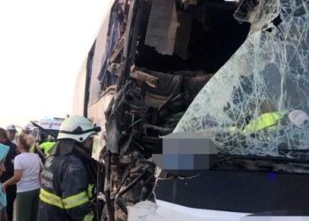 Yolcu otobüsü TIR’a çarptı: 22 yaralı