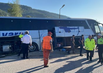 Yolcu otobüsü yoldan çıktı: 2’si ağır 14 yaralı
