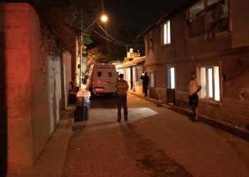 Yoldan süratli geçme hengamesinde kan aktı (Baba ve oğlunu vurdular)