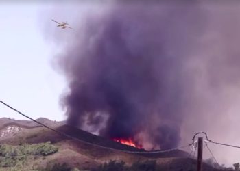 Yunanistan’da yangına müdahale eden bir uçak düştü: 2 meyyit