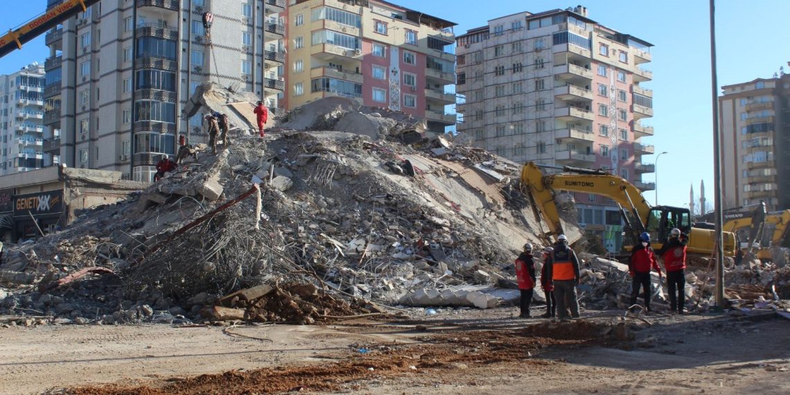 Zelzelede 49 bireye mezar oldu, felaket göz nazaran göre geldi!