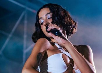 Zeynep Bastık ile Ali Can Ayyıldız’dan çok konuşulacak fotoğraf