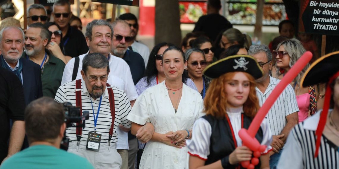 2. Efes Tiyatro Şenliği başladı