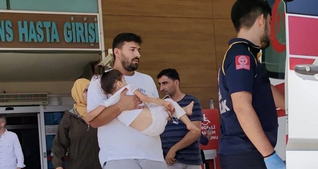 3 yaşındaki Sara, sirke ruhu içti