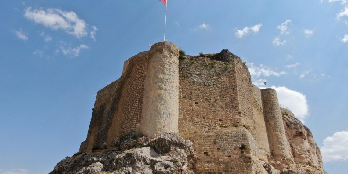 5 bin yıllık Harput Kalesi’nde onarım tüm süratiyle sürüyor