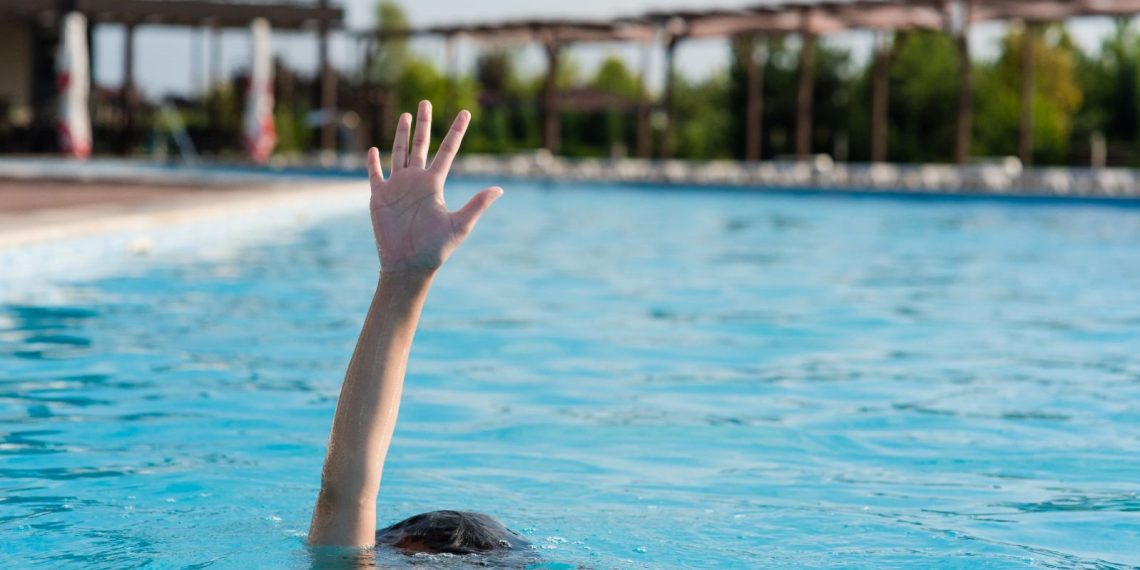 6 yaşındaki çocuk otel havuzunda boğuldu