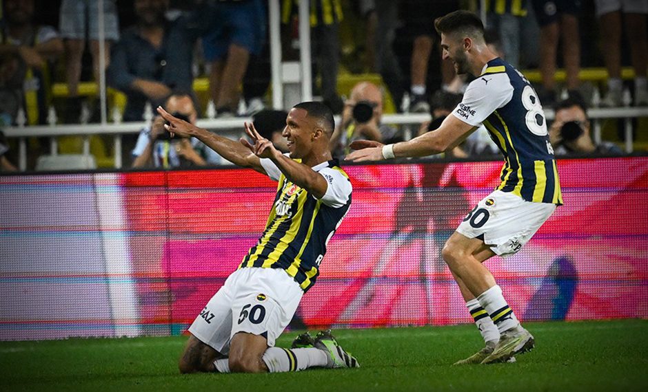 Fenerbahçe evinde 3 golle kazandı