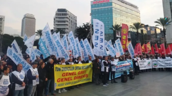 Ülke genelinde memurlar iş bırakma eylemi yaptı