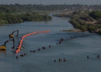 ABD-Meksika sonuna testereli şamandıralar yerleştirildi: 2 göçmenin cansız vücudu bulundu