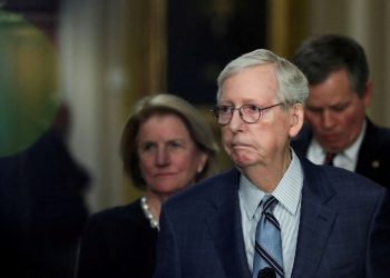 ABD’de konuşması sırasında donup kalan 81 yaşındaki senatöre istifa daveti