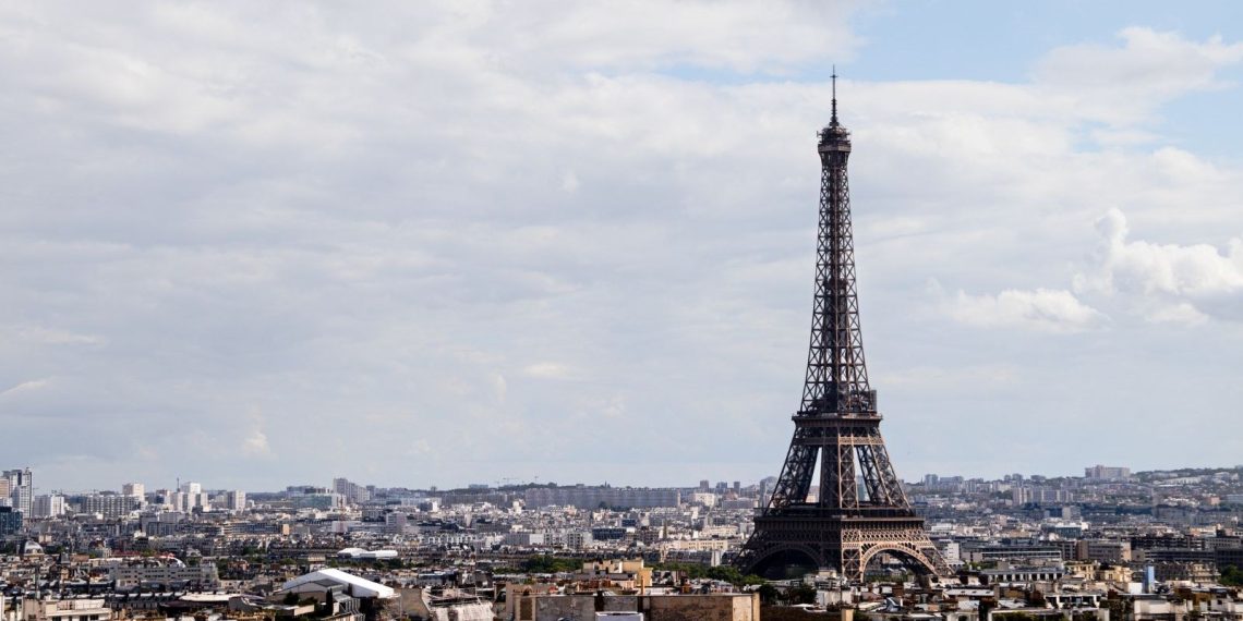 ABD’li 2 turist alkollü girdikleri Eyfel Kulesi’nde mahsur kaldı