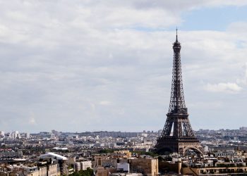 ABD’li 2 turist alkollü girdikleri Eyfel Kulesi’nde mahsur kaldı