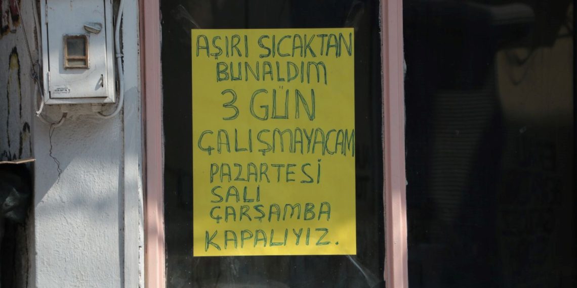 Adana’da çok sıcaklar dükkan kapattırdı