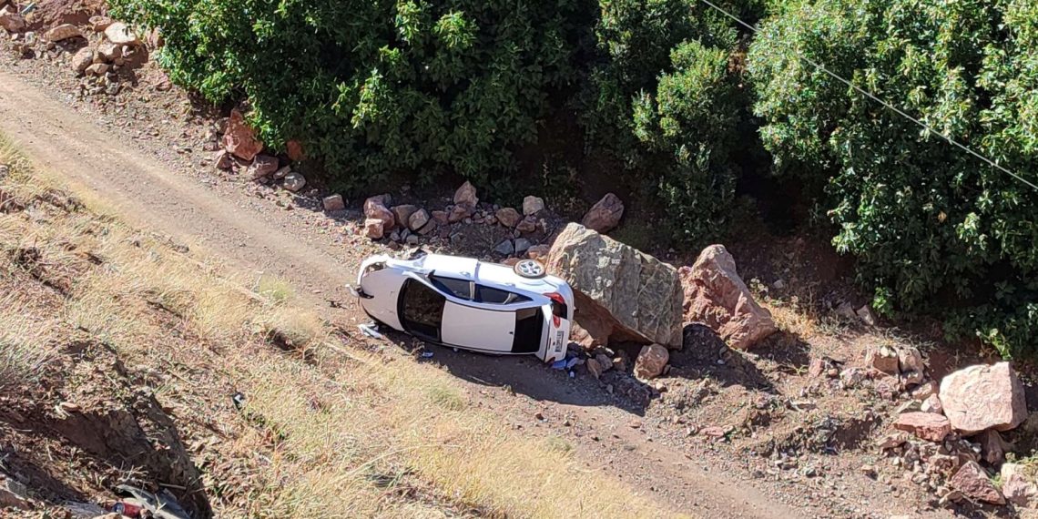 Adıyamanda şarampole devrilen arabadaki 7 kişi yaralandı