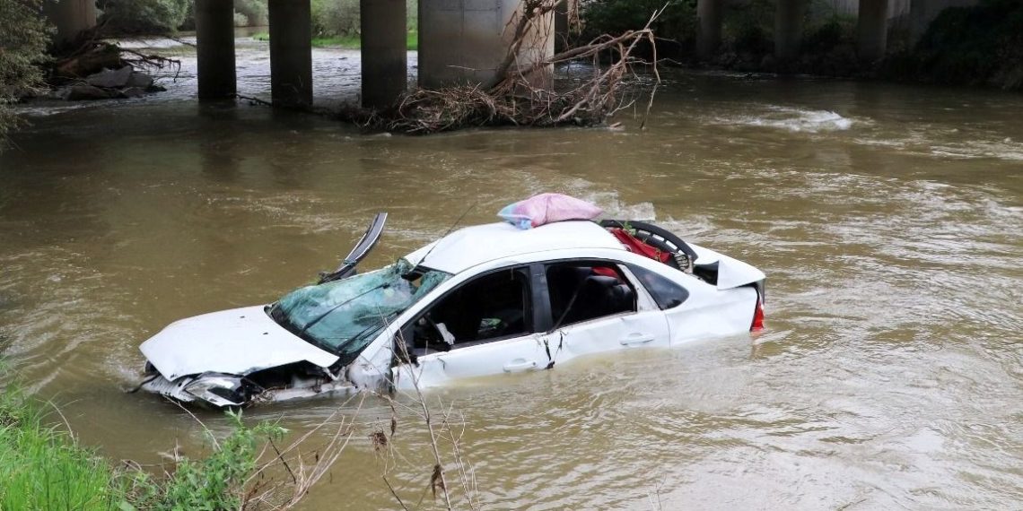 Amasya’da Yeşilırmak’a düşen arabadaki 5 kişi yaralandı