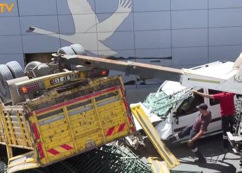 Ankara’da Kuğulu Alt Geçidi’ne kamyon düştü: 2 yaralı