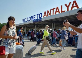 Antalya Havalimanı’nda uçak ve yolcu trafiğinde rekor kırıldı