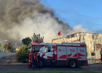Antalya’da besin fabrikasında yangın çıktı