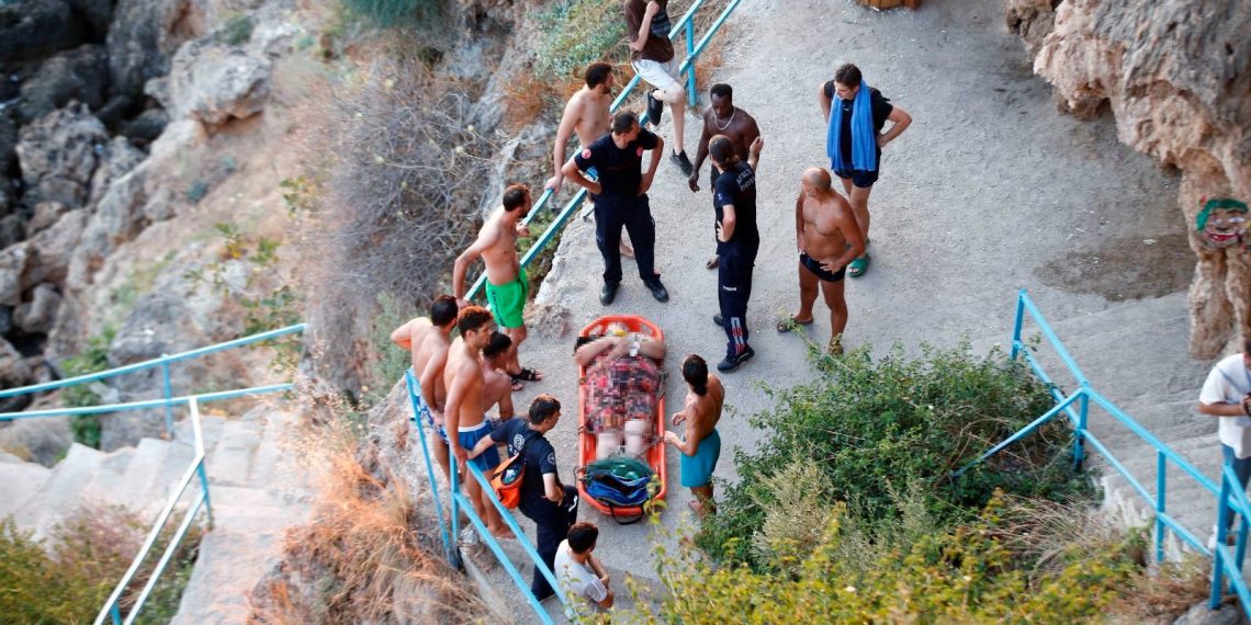 Antalya’da Rus turist falezlerden düştü