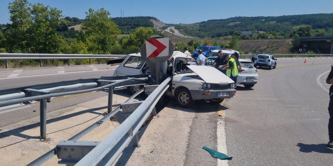 Araba bariyere saplandı: 1 meyyit