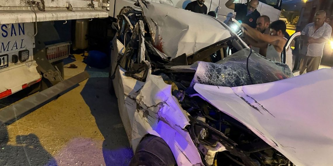 Araba TIR’a çarptı: 2 meyyit, 2 ağır yaralı