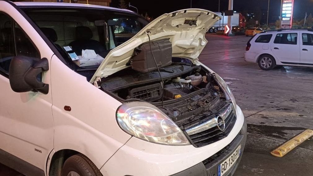 Aracın motoruna giren kediden 400 kilometrelik seyahat