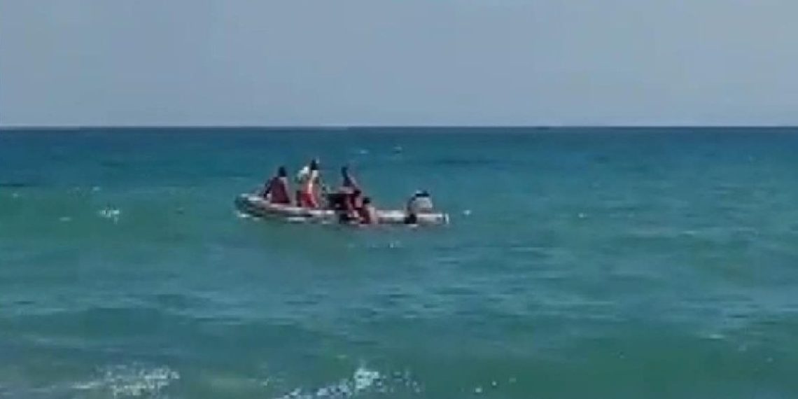 Arnavutköy’de iki kişi boğulmaktan son anda kurtarıldı