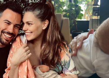 Aslı Enver’den kızı Elay’la yeni paylaşım: Saçlarım hal önümden çekil