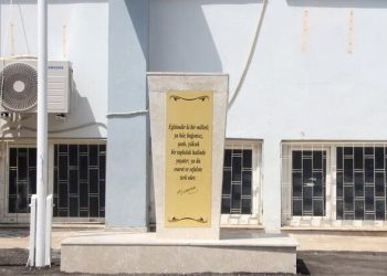 Atatürk büstüne ziyan veren kişi yakalandı