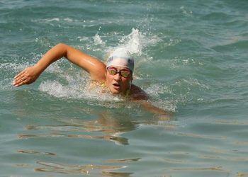 Aysu Türkoğlu Kuzey Kanalı’nı geçen birinci Türk bayan olmak için kulaç atıyor (Aysu Türkoğlu kimdir?)