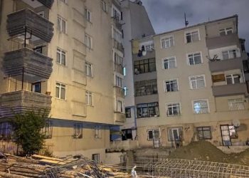 Bahçelievler’de yanındaki inşaat nedeniyle sallanan 8 katlı apartman tahliye edildi