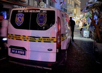 Beşiktaş Çarşı’da silahlı hücuma uğrayan motosikletli ağır yaralandı