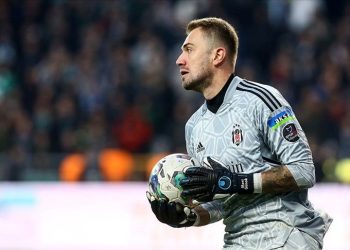Beşiktaş, Mert Günok’un mukavelesini yeniledi