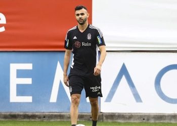 Beşiktaşlı futbolcu Ghezzal’ın oğlu ve kayınvalidesi trafik kazası geçirdi