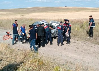 Beton mikseri arabaya çarptı: 2 meyyit