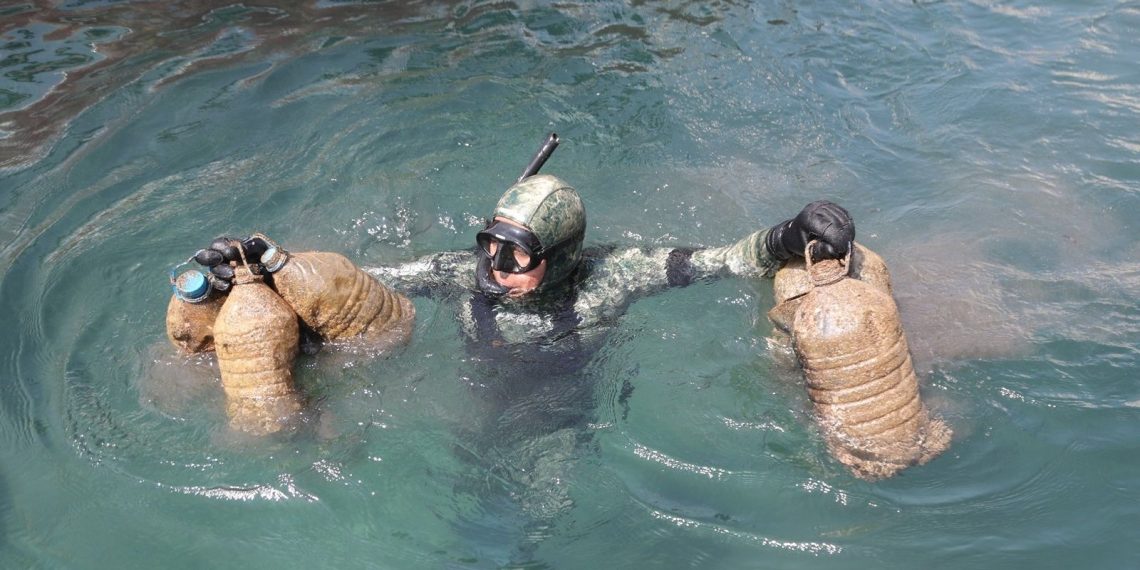 Bodrum’da deniz tabanı paklığı: 1417 kilogram atık çıkarıldı