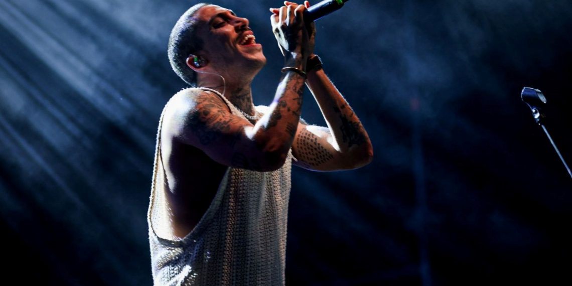 Can Bonomo sahnede Özkan Uğur’u unutmadı