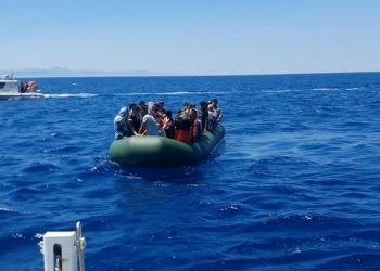 Çanakkale açıklarında 30 kaçak göçmen yakalandı