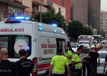 Çocuklarını odaya kilitleyip eşini 5 yerinden bıçakladı