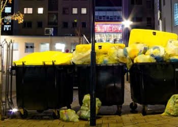 Çöplükte buldukları mısır ununu yediler: 2 meyyit, 7 yaralı