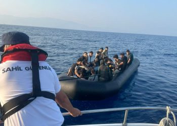 Datça açıklarında 23 kaçak göçmen kurtarıldı