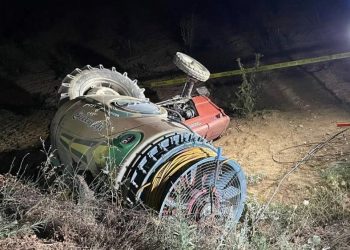 Devrilen traktörün altında kalan çiftçi öldü